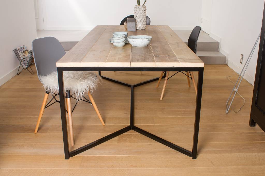 Farstad steigerhouten tafel uniek frame