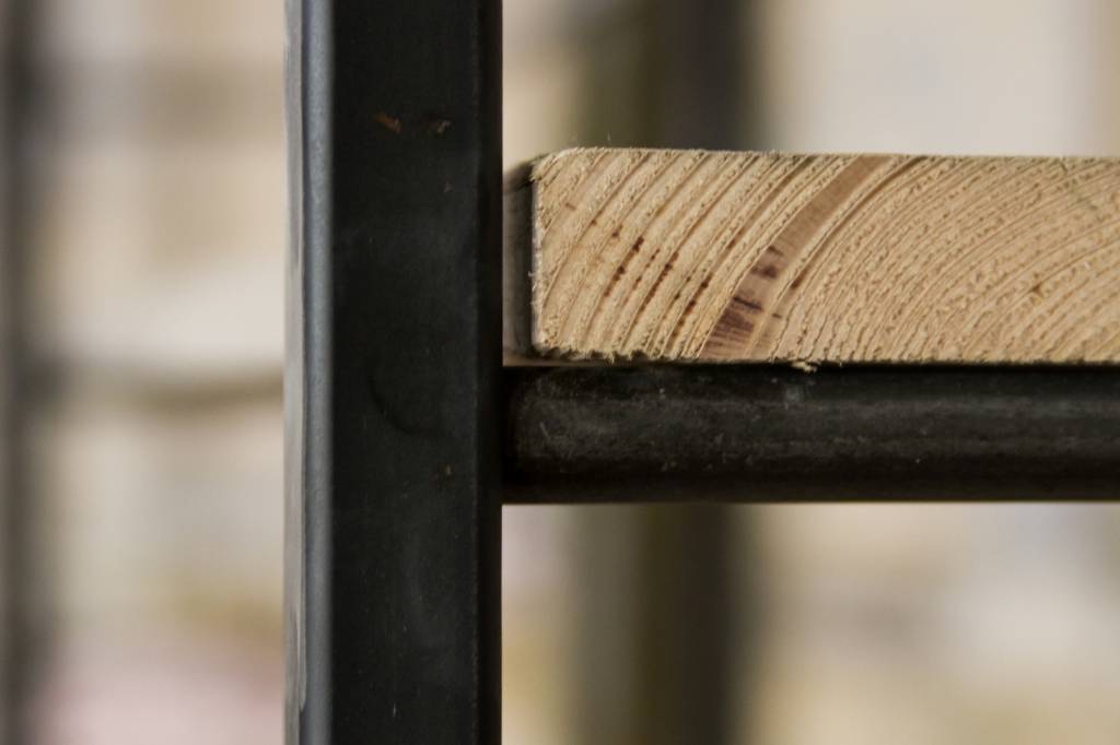 plakboek limiet onderwijzen Molde industriële kast ruw staal en steigerhout - PURE Wood Design